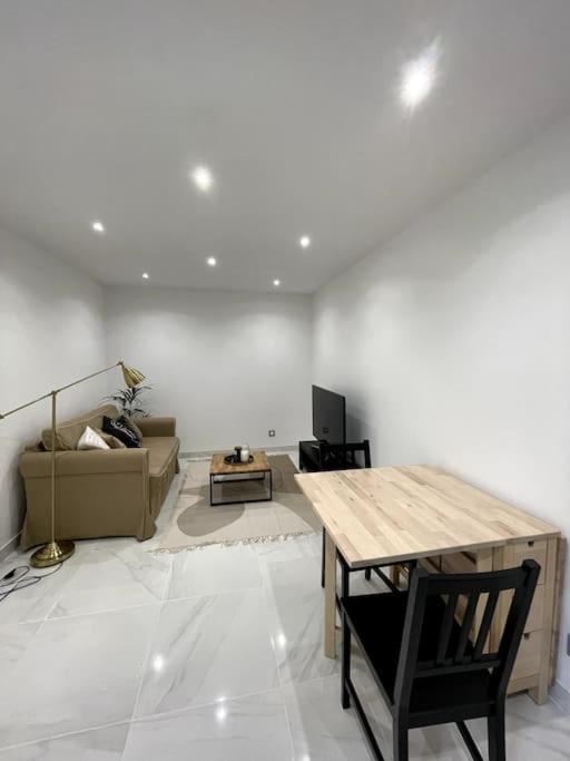 Appartement Cosy Et Moderne Proche De Disneyland Bussy-Saint-Georges Buitenkant foto