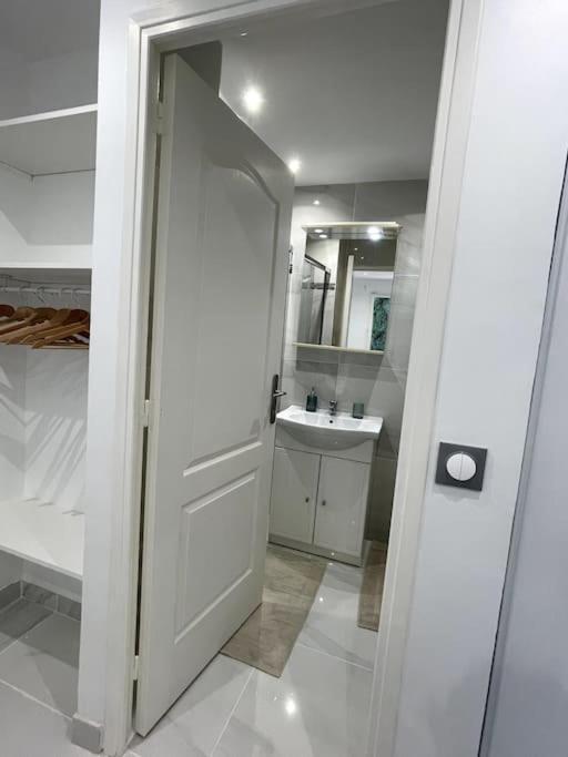 Appartement Cosy Et Moderne Proche De Disneyland Bussy-Saint-Georges Buitenkant foto